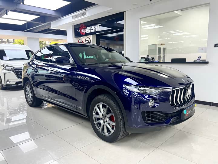 Photo 3 - Maserati Levante