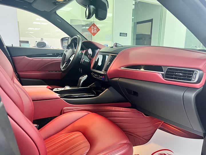 Photo 4 - Maserati Levante