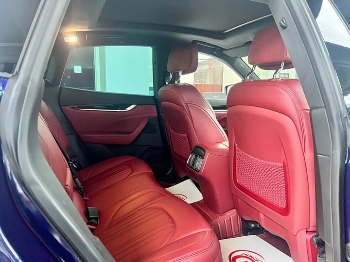 Photo 5 - Maserati Levante