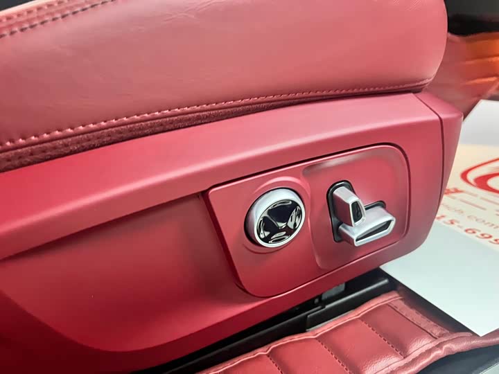 Photo 7 - Maserati Levante