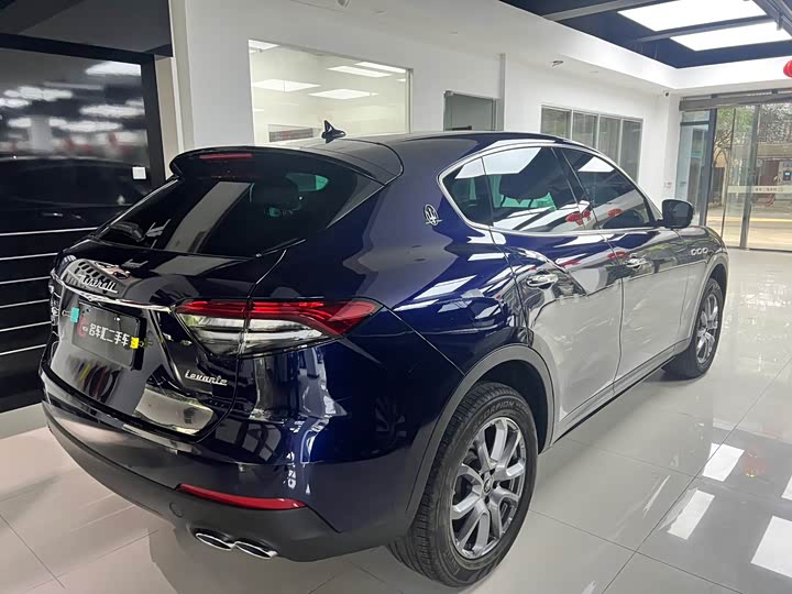 Photo 9 - Maserati Levante