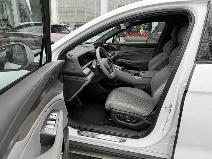 Фото 7 - Denza N7