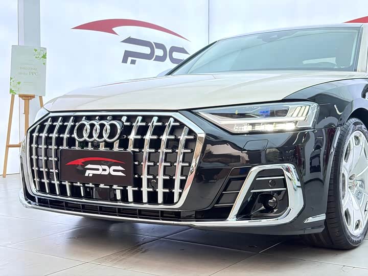 Фото 4 - Audi A8