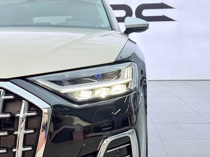 Фото 5 - Audi A8