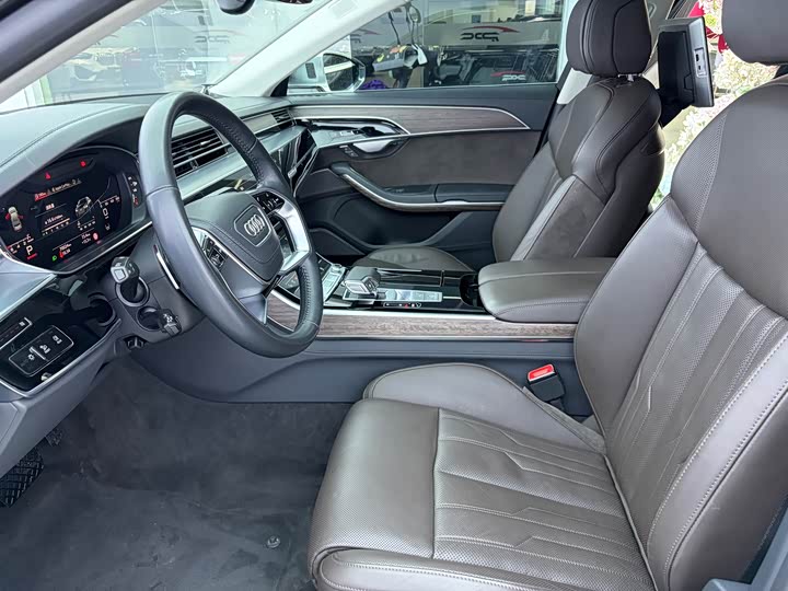 Фото 6 - Audi A8