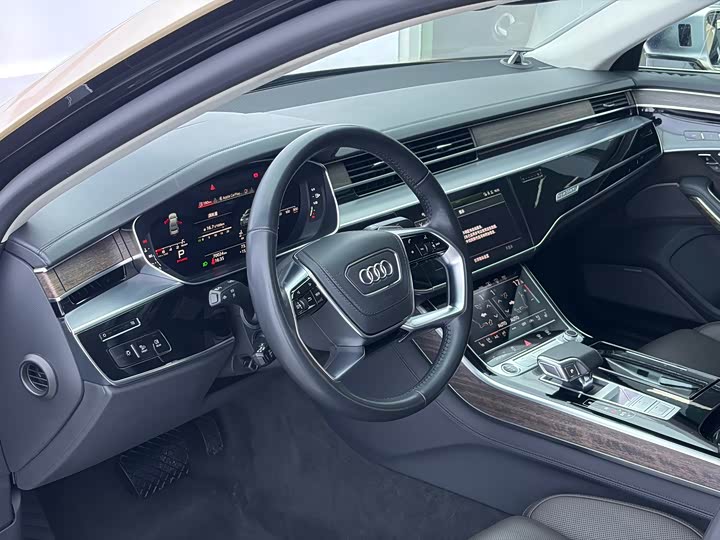 Фото 7 - Audi A8