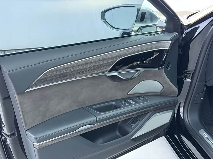 Фото 8 - Audi A8