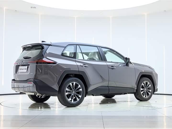 Фото 5 - Toyota RAV4