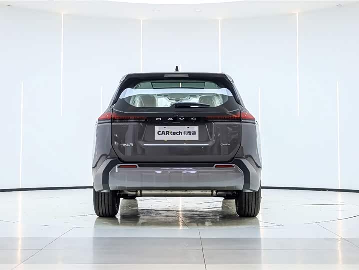 Фото 6 - Toyota RAV4