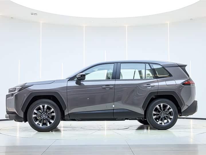 Фото 8 - Toyota RAV4