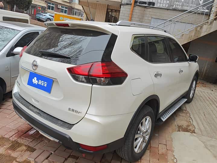 Photo 3 - Nissan X-Trail