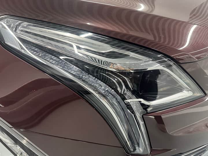 Фото 4 - Cadillac XT5