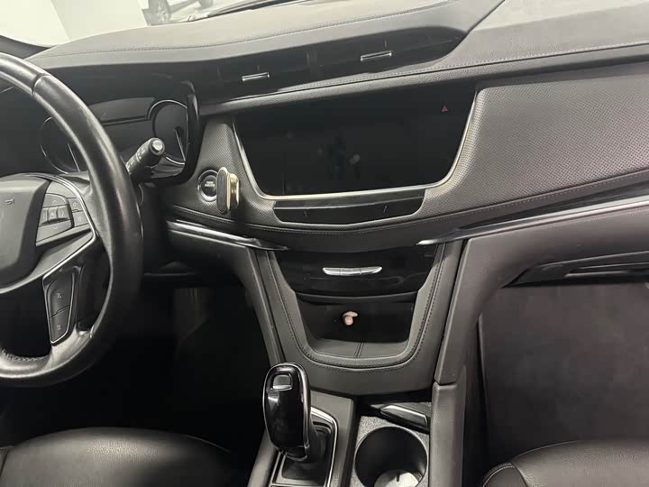 Фото 7 - Cadillac XT5