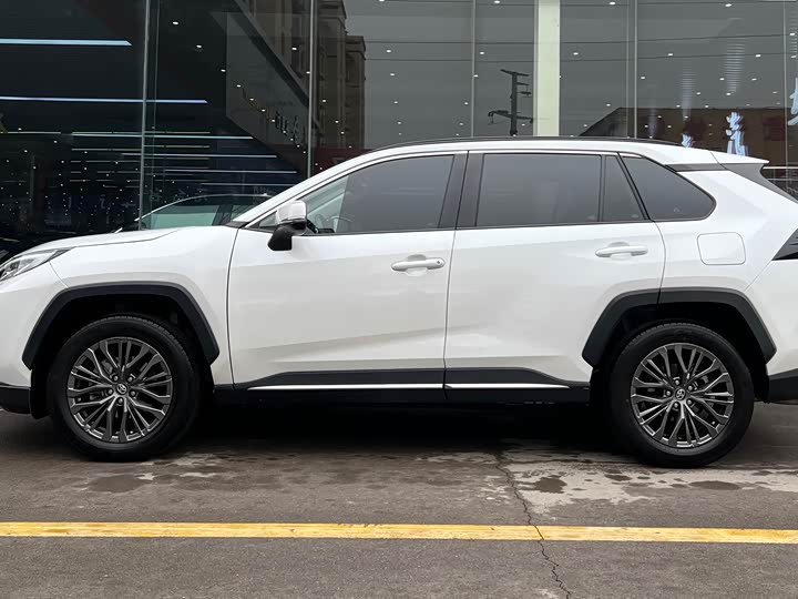 Photo 3 - Toyota Wildlander