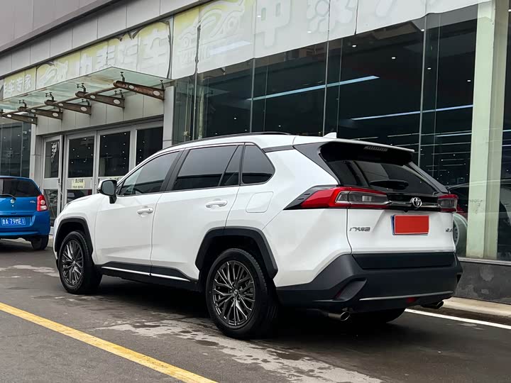 Photo 4 - Toyota Wildlander