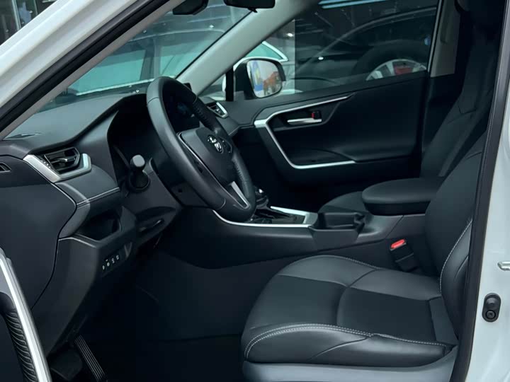 Photo 7 - Toyota Wildlander