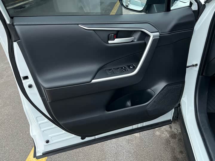 Photo 8 - Toyota Wildlander