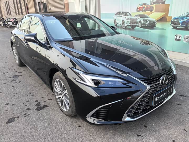 Фото 2 - Lexus ES