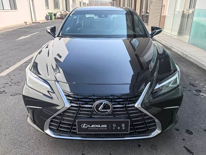 Фото 3 - Lexus ES