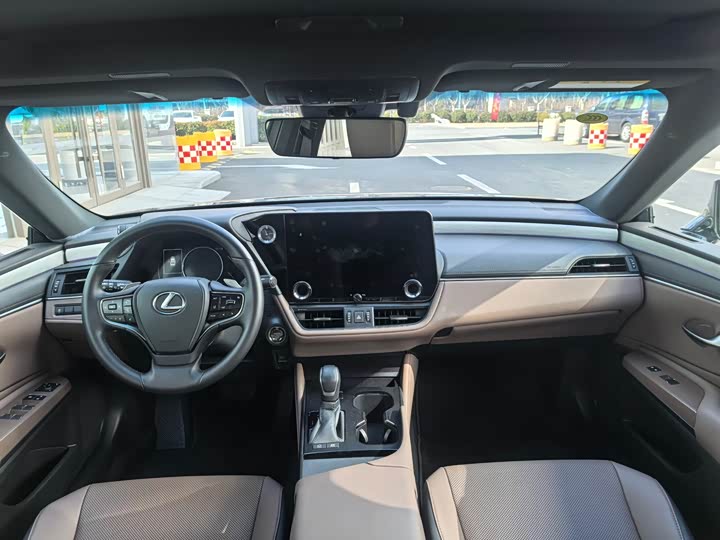 Фото 5 - Lexus ES