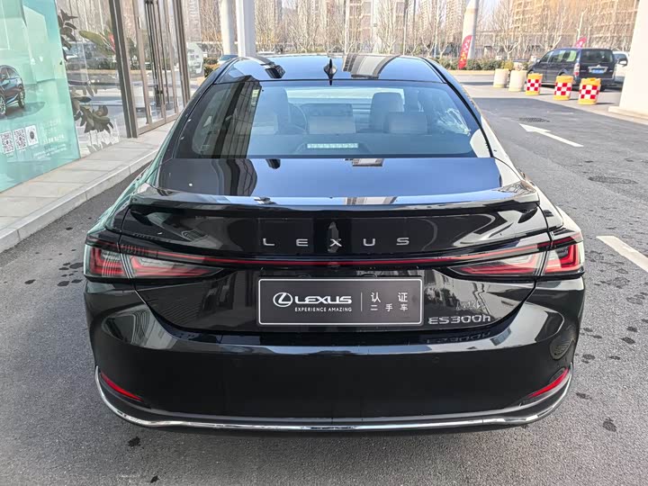 Фото 8 - Lexus ES