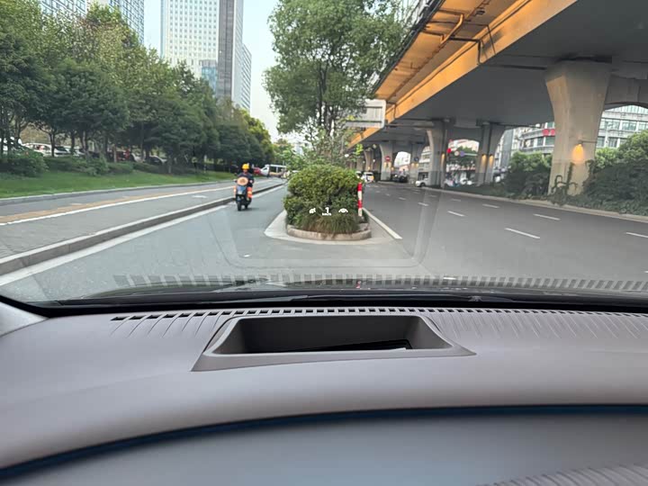 Фото 9 - Denza D9