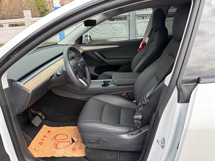 Photo 4 - Tesla Model Y