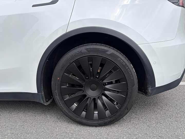 Photo 9 - Tesla Model Y