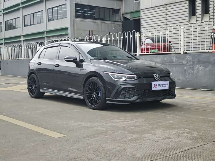 Фото 3 - Volkswagen Golf GTI