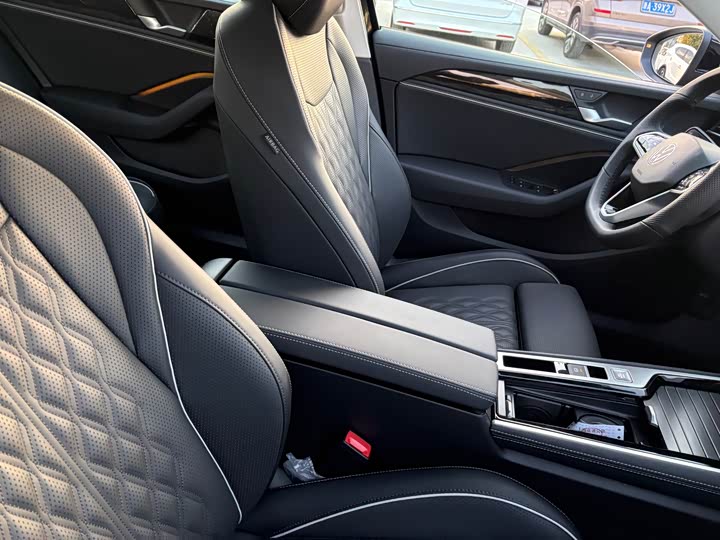 Фото 7 - Volkswagen Magotan