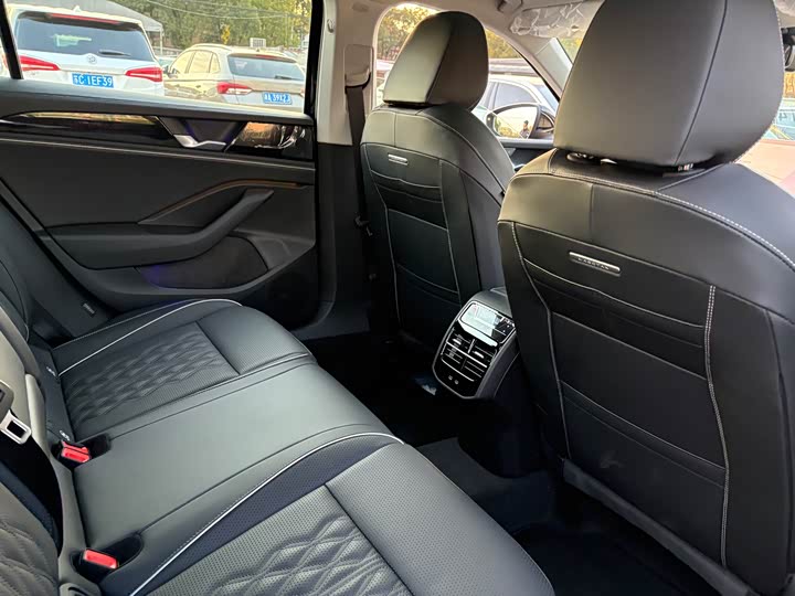 Фото 9 - Volkswagen Magotan