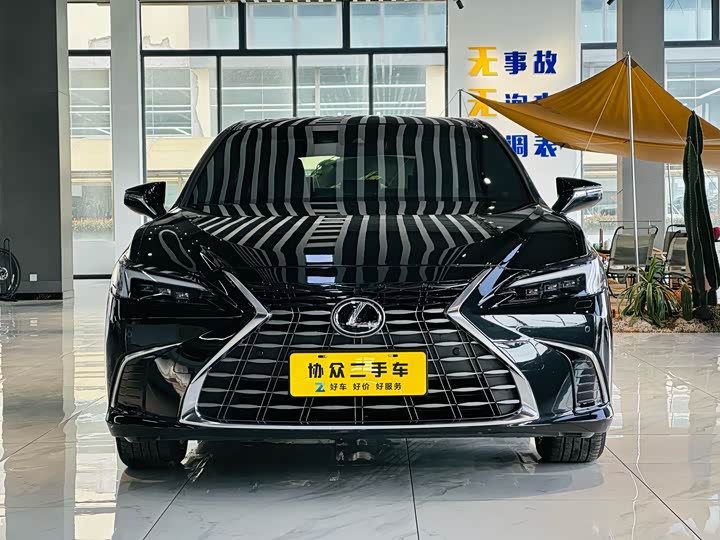 Фото 2 - Lexus ES