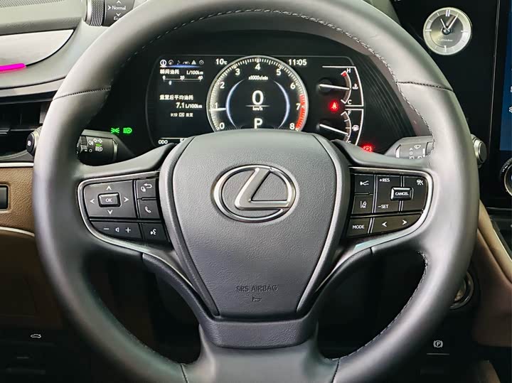 Фото 7 - Lexus ES