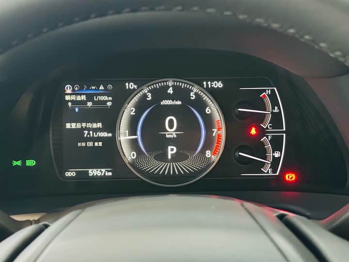 Фото 8 - Lexus ES