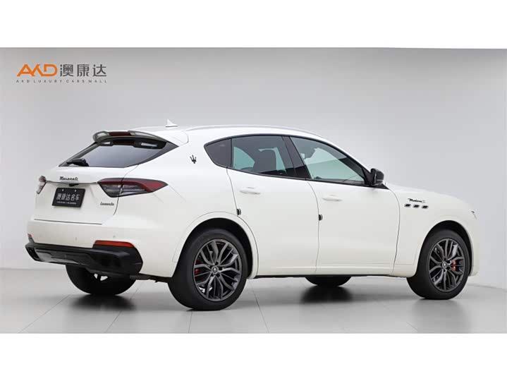 Фото 3 - Maserati Levante