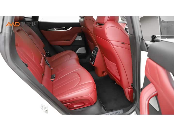 Фото 8 - Maserati Levante