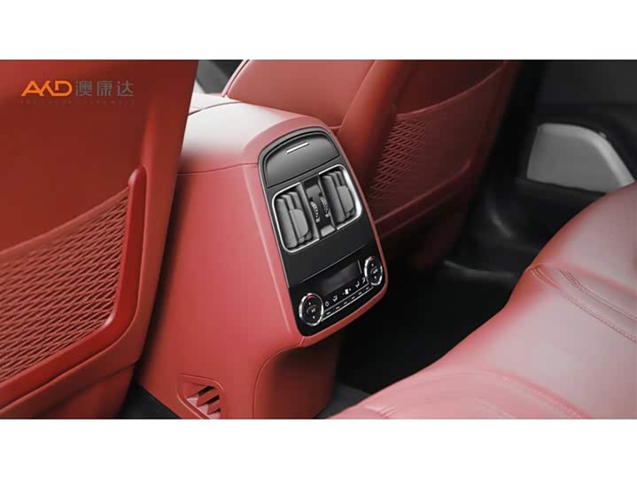 Фото 9 - Maserati Levante