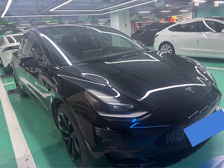 Фото 1 - Tesla Model 3