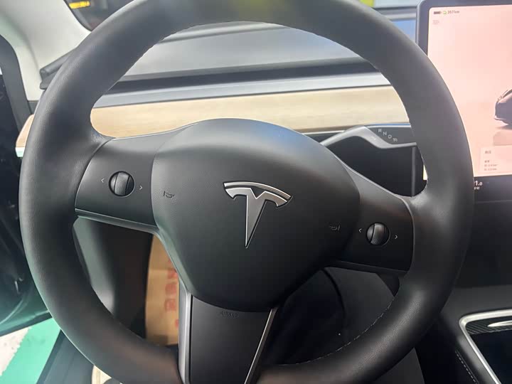 Фото 5 - Tesla Model 3