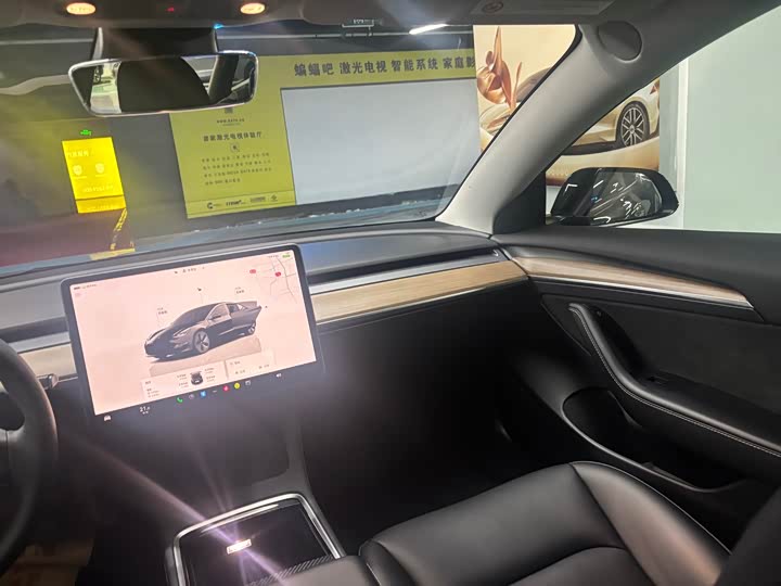 Фото 9 - Tesla Model 3