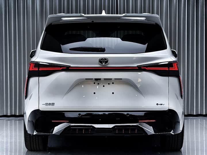 Фото 2 - Toyota Granvia