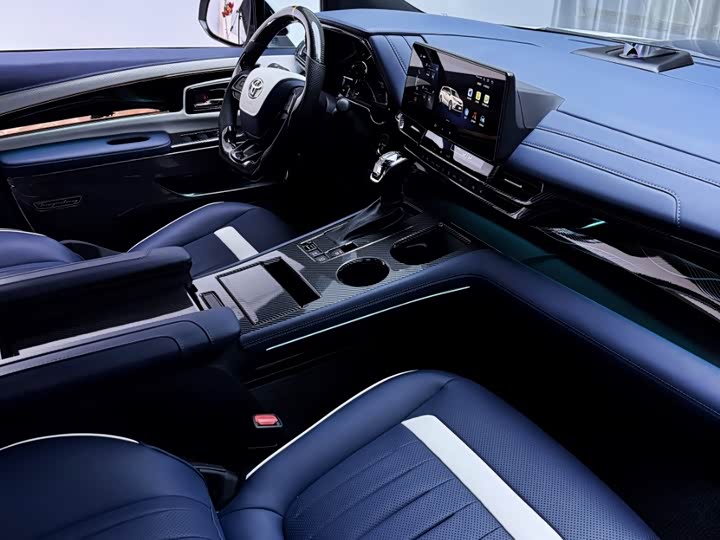 Фото 5 - Toyota Granvia