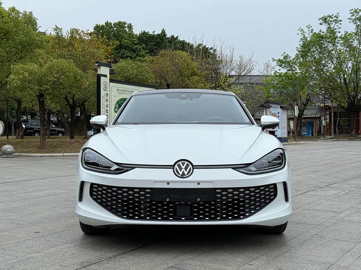 Photo 2 - Volkswagen Lamando L