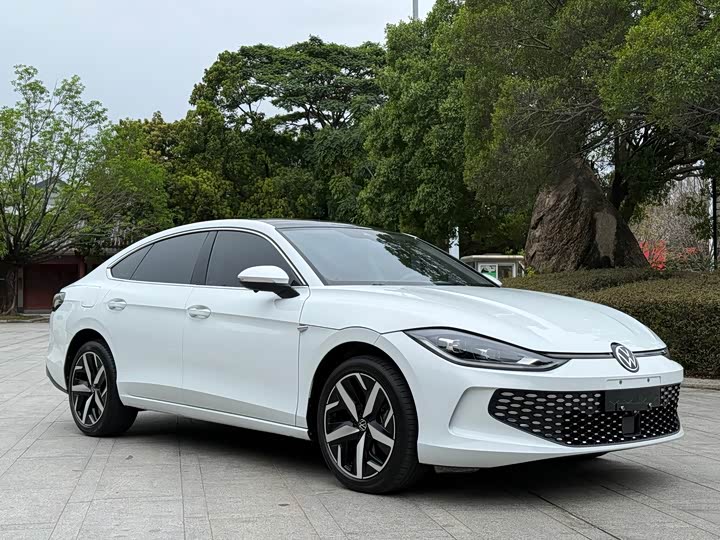 Photo 3 - Volkswagen Lamando L