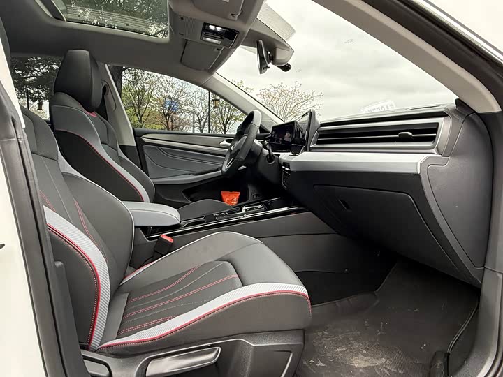 Photo 7 - Volkswagen Lamando L