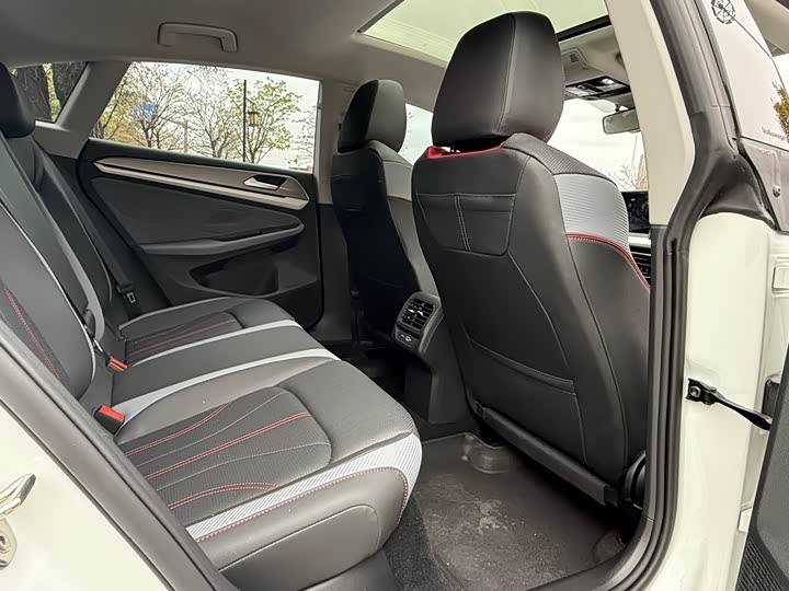 Photo 9 - Volkswagen Lamando L