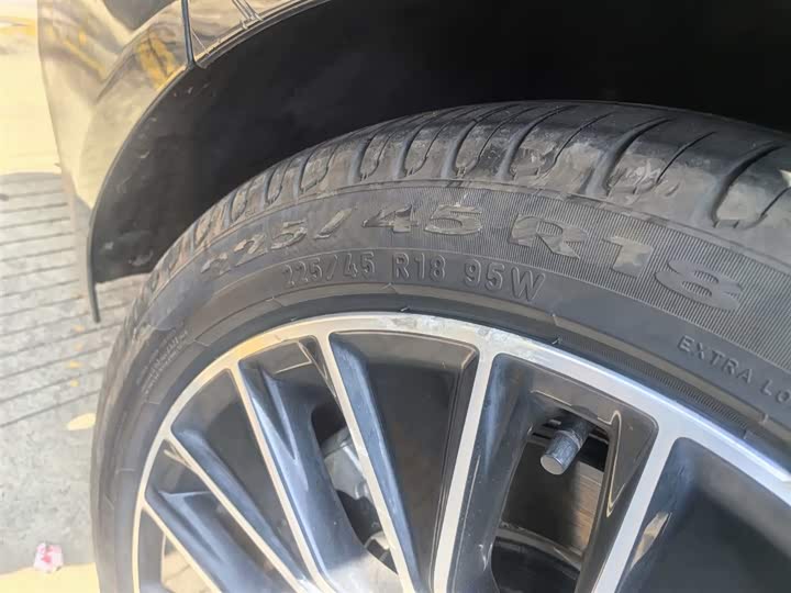 Фото 5 - Jaguar XE L