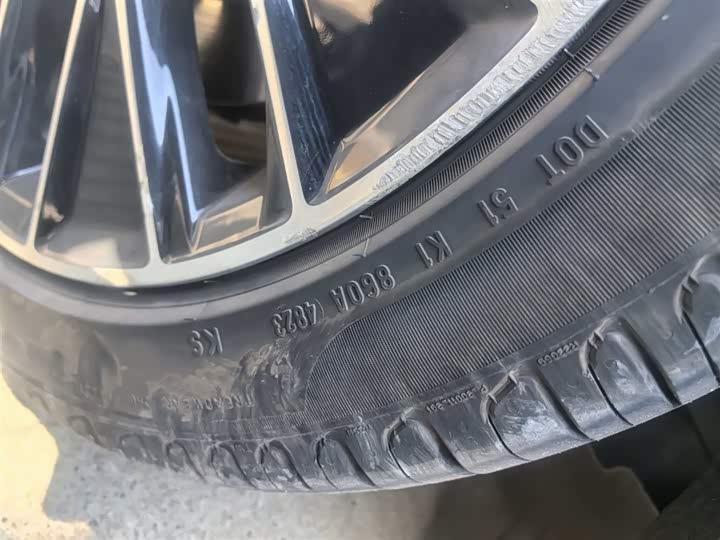 Фото 6 - Jaguar XE L