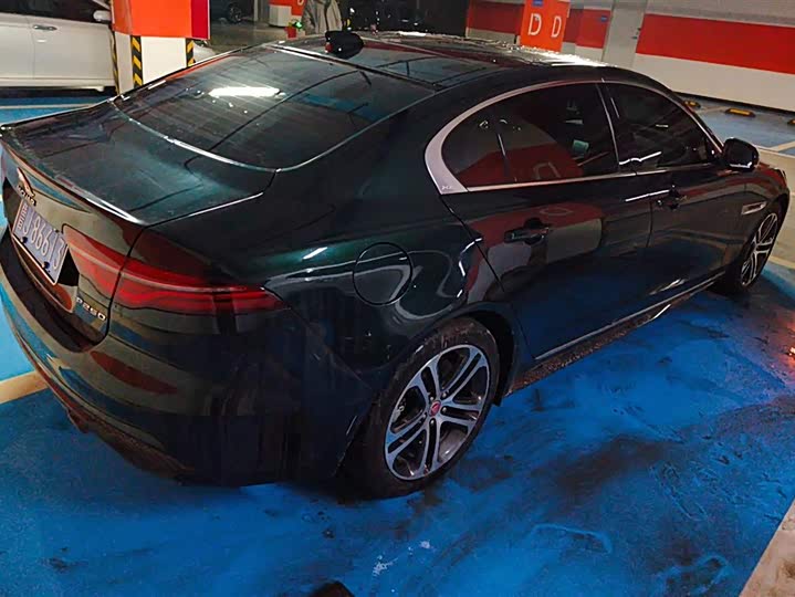 Фото 3 - Jaguar XE L