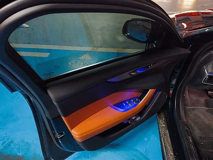 Фото 7 - Jaguar XE L